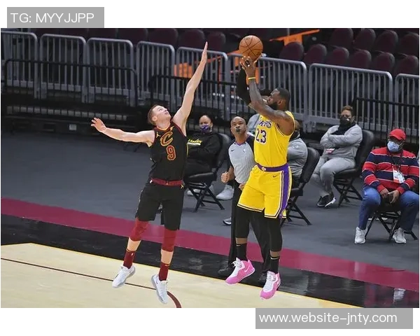 湖人球员动态分析东契奇重返一阵希望老詹小里未来迷雾艾顿拯救之战前景探讨 湖人球员动态分析东契奇重返一阵希望老詹小里未来迷雾艾顿拯救之战前景探讨