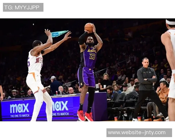 詹姆斯湖人生涯表现低迷第四节才拿到第10分令人失望 詹姆斯湖人生涯表现低迷第四节才拿到第10分令人失望