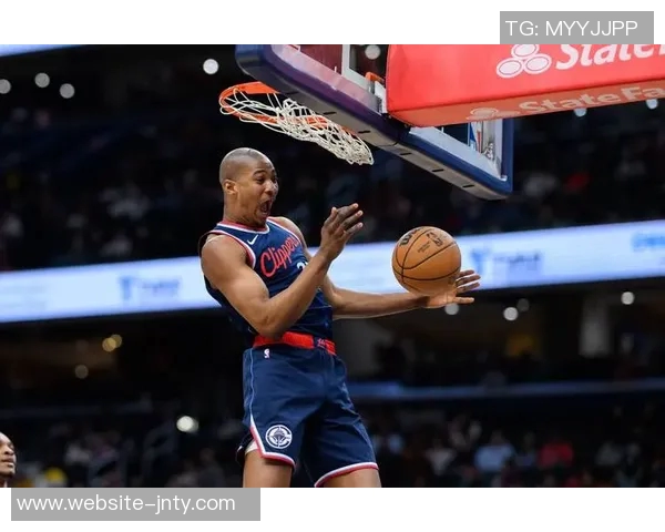 船记:里德末节三分狂潮超快船全队下半场表现克莱一周前同样精彩 船记:里德末节三分狂潮超快船全队下半场表现克莱一周前同样精彩